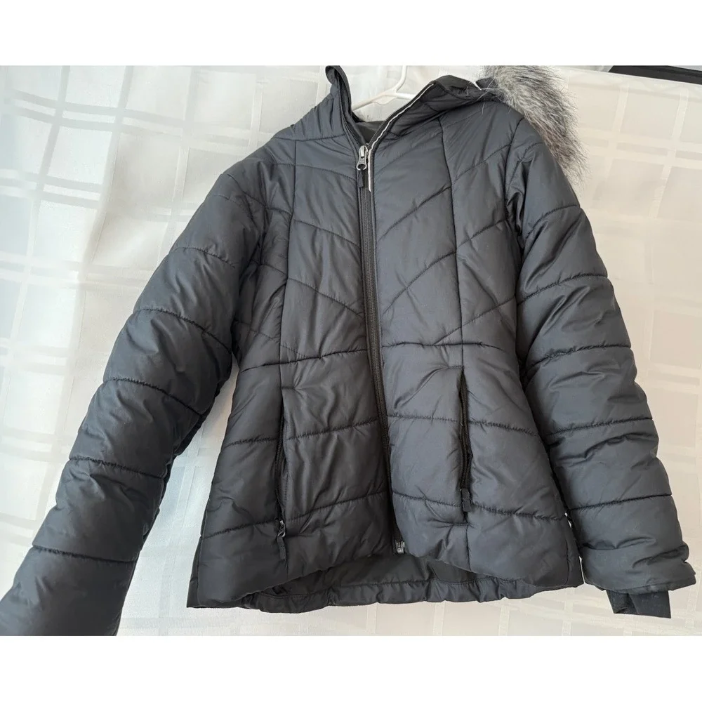 girls size small (7/8) Columbia Puffer jacket With Removable Hood With Faux Fur
